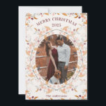 Cartão De Festividades Berry Wreath Frame Photo<br><div class="desc">Uma design de Natal de morango colorida é certamente para iluminar seus amigos e famílias de férias! Com cores alegres,  esta carta está quente e brilhante para o feriado!</div>