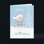 Cartão De Festividades Boneco de neve do bebê, árvore com Natal da neve ø<br><div class="desc">O boneco de neve e a árvore do bebê cobriram com a neve meu cartão customizável do ø Natal</div>