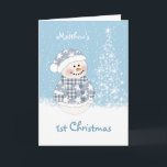 Cartão De Festividades Boneco de neve do bebê, árvore com Natal da neve ø<br><div class="desc">O boneco de neve e a árvore do bebê cobriram com a neve meu cartão customizável do ø Natal</div>