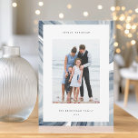 Cartão De Festividades Borda de Agitação Física | Foto de Hanukkah<br><div class="desc">Mande saudações a Chanucá para amigos e família com nossos cartões com fotos elegantes. Projetada para acomodar uma foto vertical ou orientada a retratos do solteiro, a placa apresenta uma borda fatia de gesso de água em blues luminosos moody. Personalize com sua saudação personalizada de Chanucá e seu(s) nome(s) familiar(s)....</div>