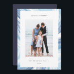 Cartão De Festividades Borda de Agitação Física | Foto de Hanukkah<br><div class="desc">Mande saudações a Chanucá para amigos e família com nossos cartões com fotos elegantes. Projetada para acomodar uma foto vertical ou orientada a retratos do solteiro, a placa apresenta uma borda fatia de gode gato de aquarela em blues claros. Personalize com sua saudação personalizada de Chanucá e seu(s) nome(s) familiar(s)....</div>