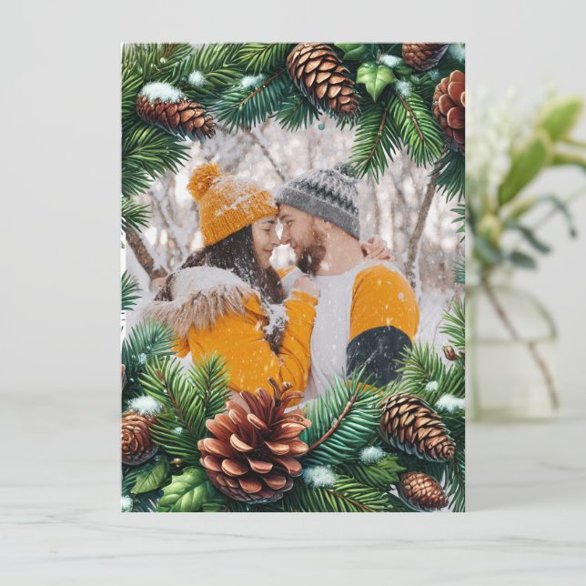 Cartão De Festividades Borda de Foto Evergreen com pinecone no Natal (Em pé/Frente)