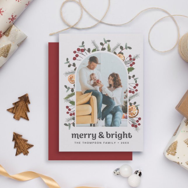Cartão De Festividades Botânica de Natal para a Família de Quadros Modern (Merry and Bright holiday arch foliage family photo christmas card)