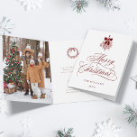 Cartão De Festividades Buquê Red Holly Berry Foto Romântica de Natal<br><div class="desc">Esta carta de fotos de Natal dobrada apresenta uma elegante e romântica carta caligráfica suave com um buquê holly berry de inverno e um dentro de fotos. Para uma personalização mais avançada deste design,  clique no BOTÃO FERRAMENTA DESIGN AZUL acima!</div>