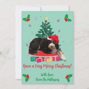 Cartão De Festividades Cachorro em Santa Hat e placa de férias planas da