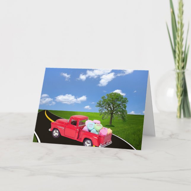 Cartão De Festividades Caminhão Retro Vermelho com Corações Namorados (Frente)