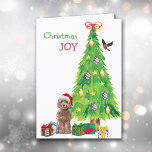Cartão De Festividades Cão Cockapoo Santa Hat e Árvore de Férias<br><div class="desc">Na frente deste cartão de Natal, um adorável cão Cockapoo veste um chapéu de Papai Noel enquanto se senta ao lado de uma árvore de Natal. Pacotes de presentes embalados de forma breve estão espalhados, e um touchete está pousando na árvore de Natal. O texto vermelho e verde diz "JOY...</div>