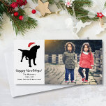 Cartão De Festividades Cão preto do laboratório do Natal que veste o<br><div class="desc">Este cão adorável do laboratório do preto do Natal está vestindo um Papai Noel que o chapéu - tanto divertimento para os feriados e certo trazer a um sorriso a todos a cara - persegue especialmente amantes! Personalize com sua cor feita sob encomenda do texto e do fundo - apenas...</div>