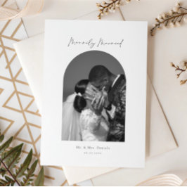 Cartão De Festividades Casados Felizmente com Arco Mínimo Foto Preto e Br
