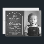 Cartão De Festividades Chalkboard - Desejamos a você um hábito de Natal f<br><div class="desc">Insira seu próprio nome e foto neste cartão de feriado de quadro de chanfro com "Desejamos a você um Feliz Natal e um Feliz ano novo" na frente. Projetado por Simplesmente Posto por Robin.</div>