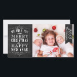 Cartão De Festividades Chalkboard Feliz Natal, Feliz ano novo<br><div class="desc">Chalkboard Feliz Natal, Cartão com fotos Feliz ano novo: Use este lindo e adorável cartão com fotos de feriado para enviar aos seus amigos e família durante o feriado! Use o prompt para personalizar o produto. Se você quiser mudar o gráfico, por favor, entre em contato comigo através da minha...</div>