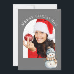 CARTÃO DE FESTIVIDADES CINZA ARCHADA FOTO SNOWMAN CHRISTMAS<br><div class="desc">O cartão de Natal de uma fotografia encantada é elegante e na moda. Carregue sua foto na frente e edite a saudação no verso, </div>