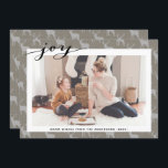 Cartão De Festividades Cinza Castanho Russo Burlap Elegante Manuscrito El<br><div class="desc">Placa de Feriado Minimalista Rústica De Cinza Castanho Burlap Elegante Script Elegante. Envie cartões de natal personalizáveis e personalizados a amigos, colegas e familiares em cartões de estilo simples, chic, elegantes e modernos de design fotofestivo, minimalista natural! Uma bela caligrafia de "alegria" enquadra sua foto na frente. Abaixo, a foto...</div>