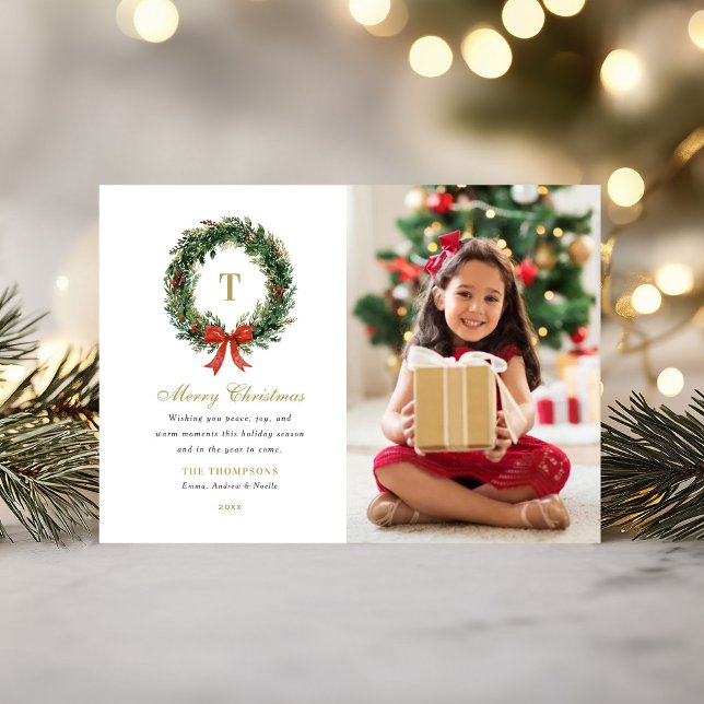 Cartão De Festividades Classic Wreath Monogram Christmas Family Photo (Criador carregado)