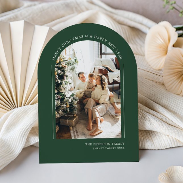 Cartão De Festividades Classy Arched Green Modern Christmas Family Photo (Criador carregado)