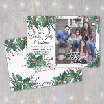 Cartão De Festividades Código QR Holly Jolly Christmas Greenery 1 Foto<br><div class="desc">Tenha um Natal sagrado, é a melhor época do ano! Este ano comemora as maravilhas alegres da tecnologia moderna com uma divertida placa interativa de colagem de fotos com código QR. Compartilhe uma das suas fotografias favoritas, bem como uma mensagem de vídeo, música, álbum de fotografias ou outro Web site...</div>