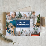 Cartão De Festividades Colagem de Fotos de Natal Feliz Retrô marinho Azul<br><div class="desc">Feliz Natal! Envie seus cartões de natal para a família e amigos com este cartão de Natal personalizável. Apresenta a tipografia retrógrada e um modelo de colagem de fotos. Personalize este cartão de Natal de colagem de fotos adicionando seus detalhes. Este cartão azul de Natal marinho está disponível em outras...</div>
