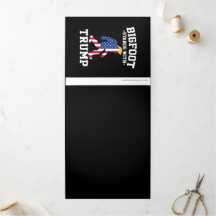 Cartão De Festividades Com Dobra Tripla Bigfoot Apoia Trump Eleições 2024