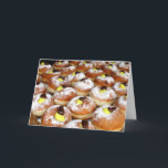 Cartão De Festividades Creme Preenchido Sufganiyot<br><div class="desc">Chocolate e creme de baunilha Sufganiyots,  donuts especiais para Chanukah. Imagem de Yoninah,  licenciada em http://creativecommons.org/licenses/by-sa/3.0/deed.en.</div>