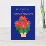 Cartão De Festividades Cumprimento português da língua das poinsétias<br><div class="desc">Um cartão de Natal brilhante, festivo com o cumprimento no português (Feliz natal) e um pote do ouro-efeito de poinsétias vermelhas brilhantes em um fundo azul profundo com rotulação do ouro-efeito. O design é de uma colagem de papel pintado à mão por Judy Adamson e você pode adicionar seus próprios...</div>