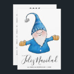 Cartão De Festividades Cute Gnomo 2025 Calendar Feliz Navidad Espanhola<br><div class="desc">Este cartão de Natal moderno com saudações espanholas "Feliz Navidad" apresenta um gnomo bonito em azul, e um texto modelo para digitar o nome da sua família e o ano. O calendário de 2025 em espanhol está no verso do cartão de férias, então seus entes queridos podem usá-lo o ano...</div>