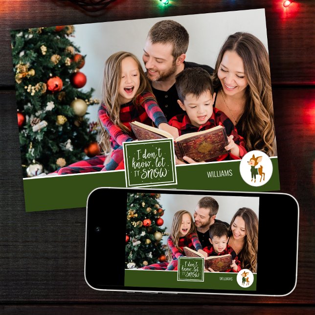 Cartão De Festividades Deixar Neve Fora da Família das Revistas de Natal (Criador carregado)