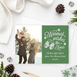 Cartão De Festividades Desejos mais quentes Foto de Natal Verde da Vintag<br><div class="desc">A saudação de Cartões de foto de Natal ao estilo Vintage apresenta um design de texto de roteiro branco "Desejos mais quentes" com um par de luvas de inverno aconchegantes e padrão de inverno de estrelas e flocos de neve. Personalize com sua foto e texto personalizado. Esquema de cor verde,...</div>