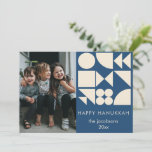 Cartão De Festividades Design geométrico em Azul Foto Chanucá<br><div class="desc">Diga Feliz Hanukkah com este simples e moderno cartão de arte geométrica em azul,  personalizado com seu nome e foto.</div>