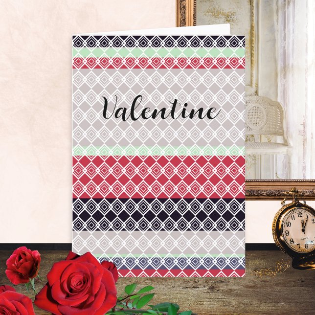 Cartão De Festividades Dia de os namorados de Efeito de Lace Retroativo c (A chic, patterned Valentine's card with retro lace effect and striped background)