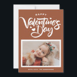 Cartão De Festividades Dia de os namorados de Fotografia de Terracotta Ca<br><div class="desc">Feliz dia de os namorados! Apresenta caligrafia moderna com sotaques cardíacos. Personalize adicionando seus próprios detalhes. Este cartão de Dia de os namorados terraço com letra de mão está disponível em outros estoques de cartolina.</div>