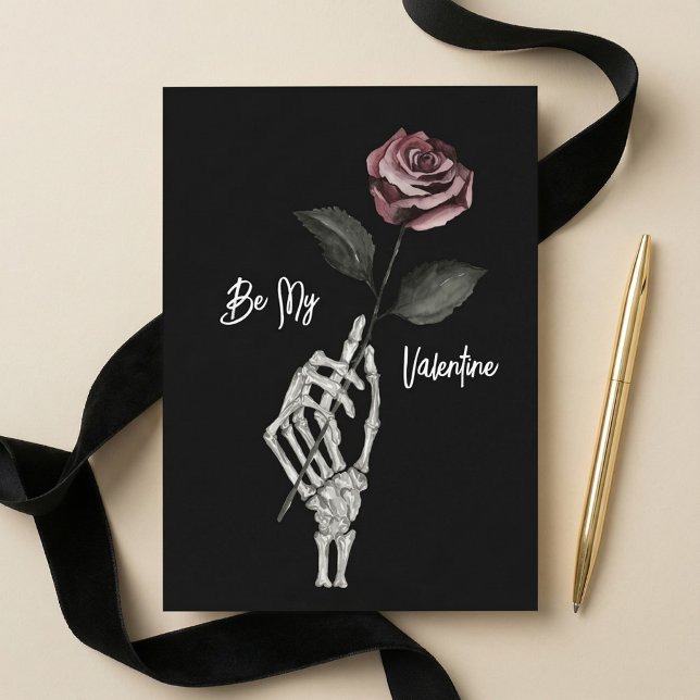 Cartão De Festividades Dia de os namorados Rosa de Mão Preto Gótico (Gothic Black Skeleton Hand Rose Valentine's Day Holiday Card)