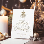 Cartão De Festividades Dourada Holly Berry Buquê Romântico Foto de Natal<br><div class="desc">Esta simples carta chata de Natal apresenta uma elegante e romântica carta caligráfica suave,  com um buquê de fruta holly de inverno e uma fotografia no verso. Para uma personalização mais avançada deste design,  clique no BOTÃO FERRAMENTA DESIGN AZUL acima!</div>