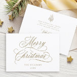 Cartão De Festividades Dourada Romântica, Feliz Script de Natal Flat<br><div class="desc">Esta simples carta chata de Natal apresenta uma elegante e romântica carta caligráfica suave,  com um buquê holly berry de inverno e um texto personalizado no verso. Para uma personalização mais avançada deste design,  clique no BOTÃO FERRAMENTA DESIGN AZUL acima!</div>