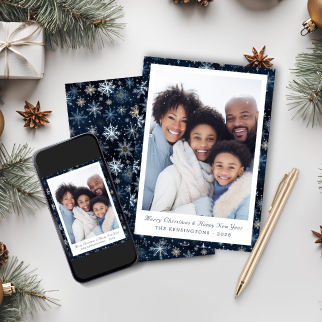 Cartão De Festividades Elegância Rústica Festa de Neve Azul Photo (Rustic Elegant Blue Snowflakes Holiday Photo Christmas Card)