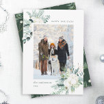 Cartão De Festividades Elegante Evergreen & Cotton Flowers Foto<br><div class="desc">Este Natal | Cartão retrato de feriado apresenta verde pintado manualmente de inverno,  flores de algodão obtidas com texturas de ouro e aquarela.</div>
