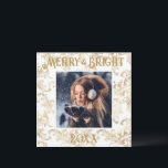 Cartão De Festividades Elegante Foto Dourado Vintage Alegre e Brilhante<br><div class="desc">Padrão vintage elegante com tipografia Alegre e Brilhante.  Um belo desenho de brocado desgastado com sua foto favorita no centro.  Personalize com sua mensagem e nome no verso.  O cartão de Natal perfeito.</div>