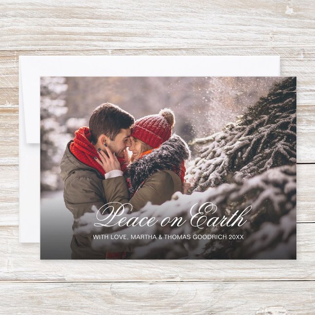 Cartão De Festividades Elegante Gradiente de Foto Paz na Terra com Letra  (Simple, classy christmas photo card "Peace on Earth" with elegant, festive white script typography.)