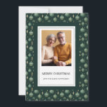 Cartão De Festividades Elegante Green Vintage Ornaments Foto Natal<br><div class="desc">Cartão de saudação de fotos "Feliz Natal" dos legantes ornamentos verdes de vintagem personalizados com seu nome. Entre em contato comigo para obter assistência com suas personalizações ou para solicitar outros produtos Zazzle correspondentes ou coordenadores para sua temporada de férias.</div>