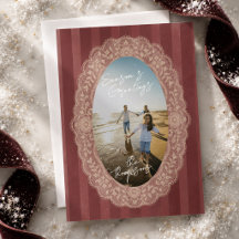 Elegante Moldura de Foto Oval em Renda com Faixa V