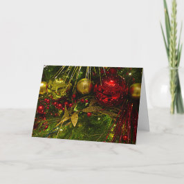 Cartão De Festividades Enfeites de natal vermelhos e Dourados na placa de