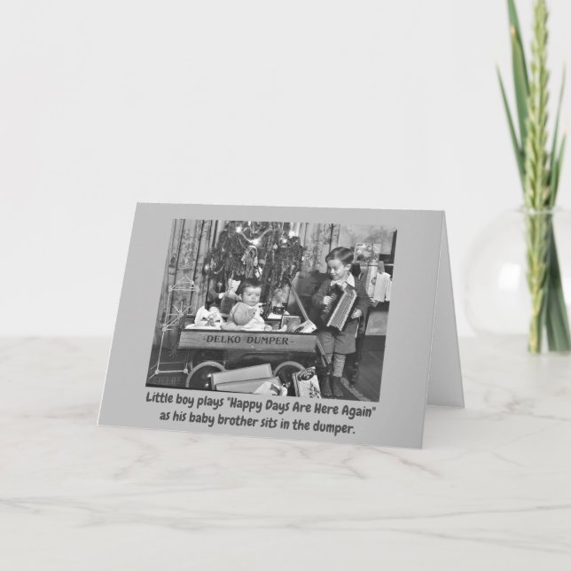 Cartão De Festividades Engraçado joga o acordião como irmão em lixão (Frente)
