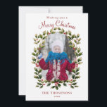 Cartão De Festividades Estilo de Vintagem Festivo Foto Holly<br><div class="desc">Sua foto de feriado de manutenção,  enquadrada pelo estilo de vintagem festivo,  holly,  com campos de texto editáveis para sua saudação e seu nome. Padrão de repetição holly complementar atrás. A cor de fundo é editável.</div>