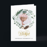 Cartão De Festividades Eucalyptus Foliage Greenery, Elegante Dourado<br><div class="desc">Envie desejos e saudações de férias a amigos, colegas e familiares em cartões de natal simples, bonitinhos, chicos, elegantes e modernos de design festivo, do estilo natural de cor! Uma bela faixa de coroa de folhas de cor-de-água verde-macia, pintadas (pinheiro, eucalipto, samambaia), com bonito cones de pinheiro castanho e magnólia...</div>