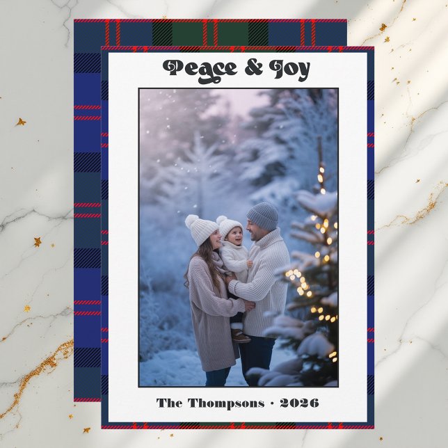 Cartão De Festividades Família de Gingham Plaid e Foto de Natal com Paz & (Peace & Joy Gingham Plaid Family Christmas Photo Holiday Card)