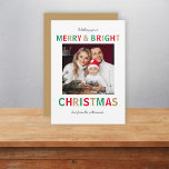 Cartão De Festividades Família de Script Minimalista Na moda de Natal Mod<br><div class="desc">Cartão de natal simples, na moda personalizado de fotografia "feliz e brilhante" com escrita manuscrita minimalista moderna e tipografia de sangue e um simples fundo branco de cristal, A fotografia e o texto podem ser facilmente personalizados para um design tão único como a sua família especial! A imagem mostrada é...</div>