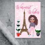 Cartão De Festividades Felicidades mais calorosas para Paris Torre Eiffel<br><div class="desc">Este lindo cartão de férias de Paris mostra a Torre Eiffel com uma garota totalmente chique vestindo um cachecol que diz "É o bebê de inverno" próximo a alguns topiários cobertos de neve. Os flocos de neve brancos estão caindo no fundo que tem elementos monocromáticos com texto "Desejos mais quentes"....</div>