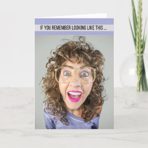 Cartão De Festividades Feliz Aniversário para Mulher Vestida na Moda dos