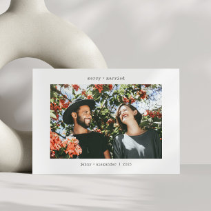 Cartão De Festividades Feliz casada com duas máquinas de escrever minimal
