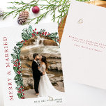 Cartão De Festividades Feliz & Casado Holly & Berries Arch Foto<br><div class="desc">Cartão de Feriado de Foto de Arch para Holly & Berries - feliz e casada para recém-casados</div>