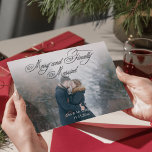 Cartão De Festividades feliz de guião romântica e foto casada de recém-ca<br><div class="desc">elegante feliz de roteiro romântico e finalmente casado com o novo cartão de feriado</div>